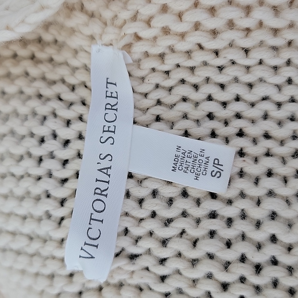 Victoria's Secret Chunky Knit Cardigan Sweater Sz SP Asymmetrical Fringe Cream - Picture 7 of 11